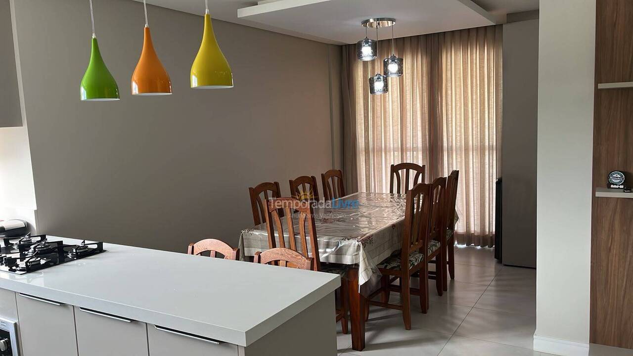 Apartamento para alquiler de vacaciones em Governador Celso Ramos (Praia de Palmas)