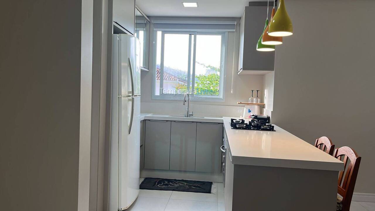 Apartamento para alquiler de vacaciones em Governador Celso Ramos (Praia de Palmas)