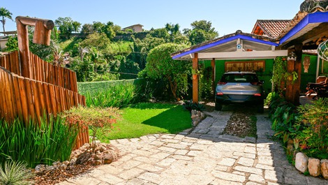 6 pessoas - 3 suites ar cond, tv wifi churrasq pisc, praia a 200 m