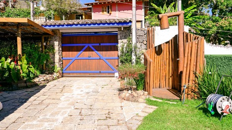 6 pessoas - 3 suites ar cond, tv wifi churrasq pisc, praia a 200 m