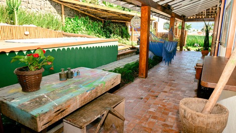 6 pessoas - 3 suites ar cond, tv wifi churrasq pisc, praia a 200 m