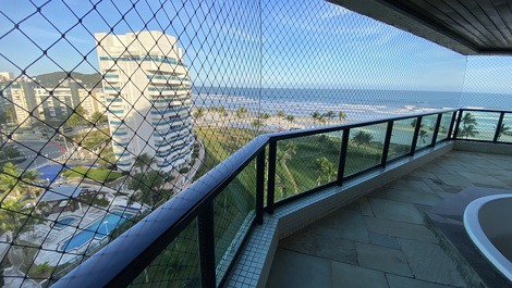 Spacious beachfront apartment in Riviera.