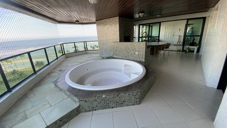 Spacious beachfront apartment in Riviera.