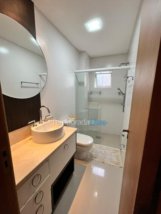 Apartamento para aluguel de temporada em Itapema (Meia Praia)