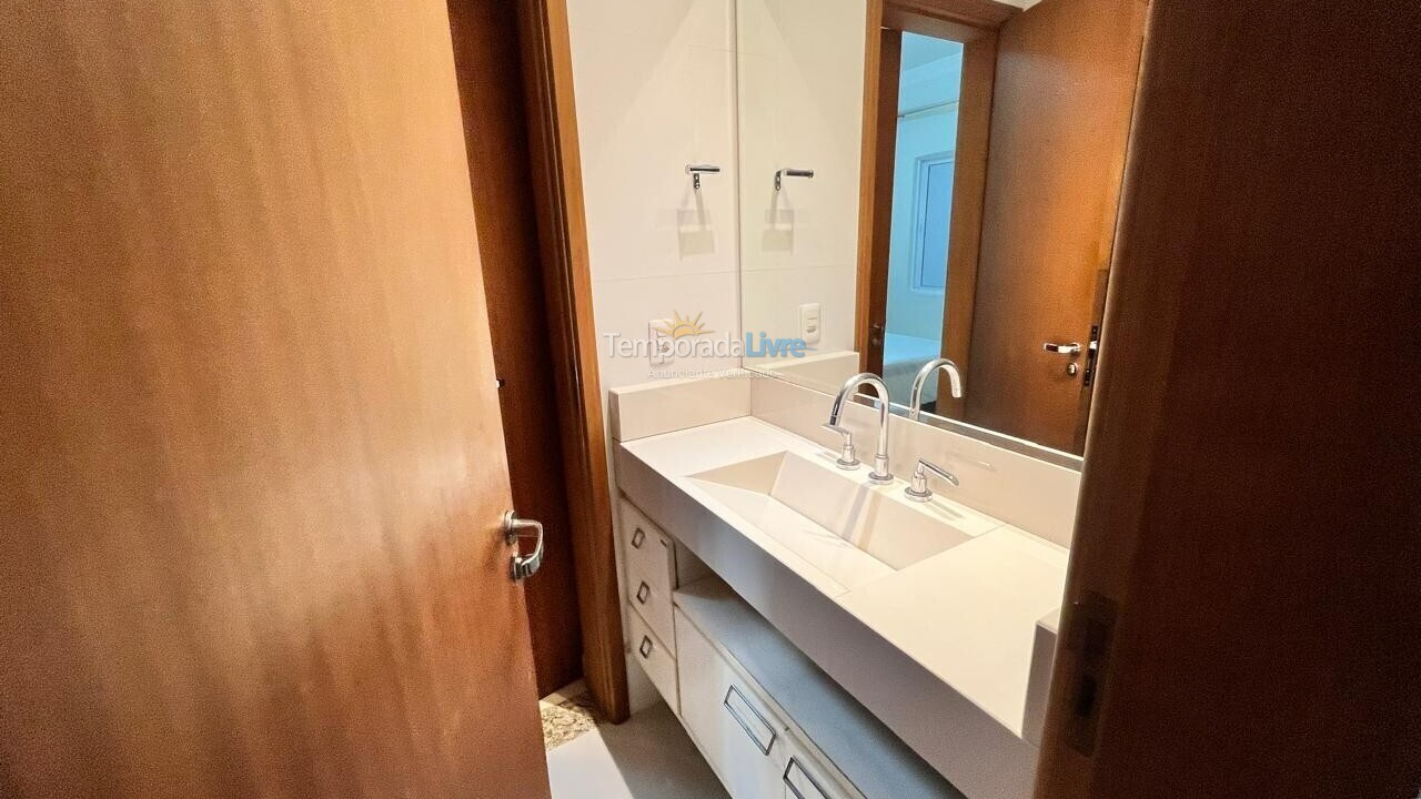 Apartamento para aluguel de temporada em Itapema (Meia Praia)