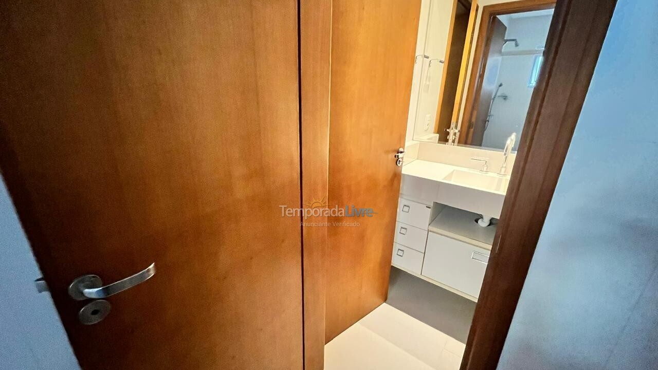 Apartamento para aluguel de temporada em Itapema (Meia Praia)