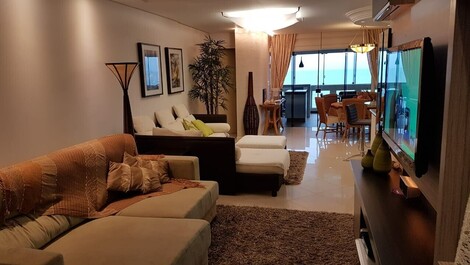 Apartamento frente a la playa para alquiler de temporada – Meia Praia