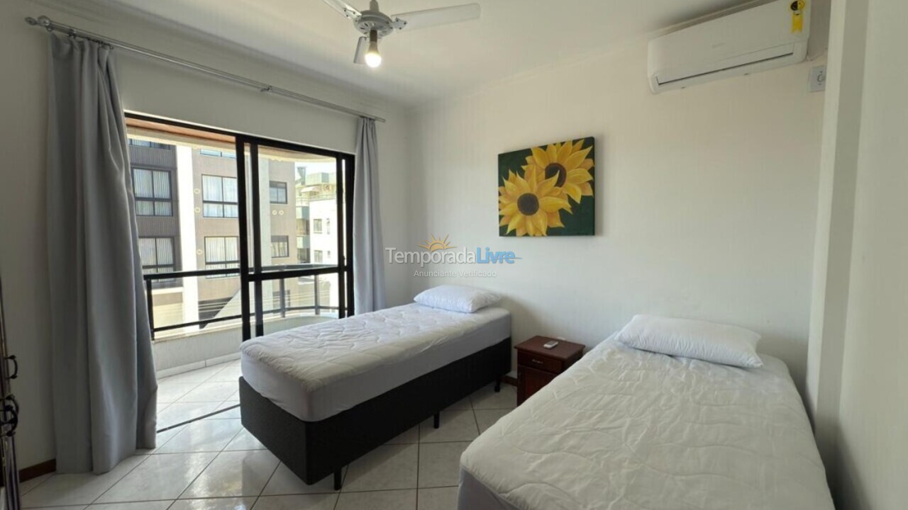 Apartment for vacation rental in Bombinhas (Bombas 011)