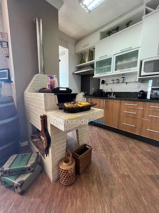 Apartamento para aluguel de temporada em Itapema (Meia Praia)