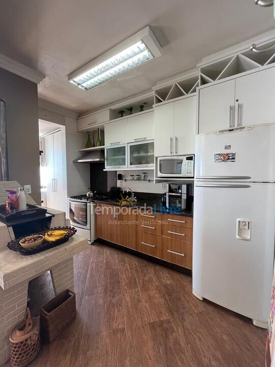 Apartamento para aluguel de temporada em Itapema (Meia Praia)