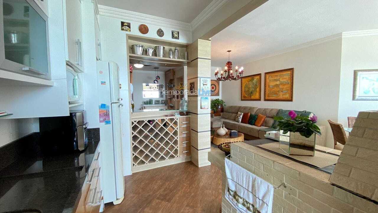 Apartamento para aluguel de temporada em Itapema (Meia Praia)