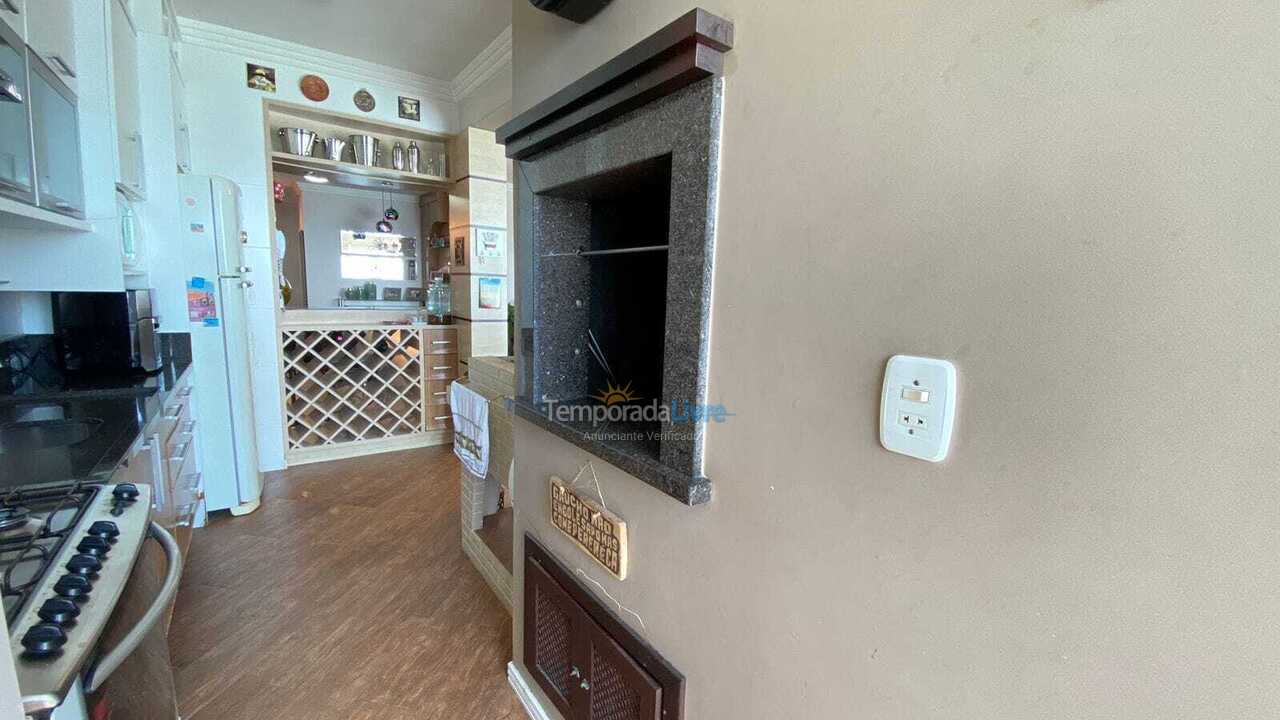 Apartamento para aluguel de temporada em Itapema (Meia Praia)