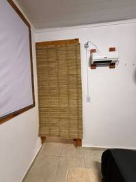 CABANA COM TEMÁTICA COUNTRY C/ HIDRO EXTERNA AQUECIDA E CINE NO QUARTO
