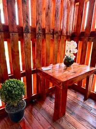 CABANA COM TEMÁTICA COUNTRY C/ HIDRO EXTERNA AQUECIDA E CINE NO QUARTO