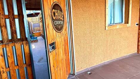 CABANA COM TEMÁTICA COUNTRY C/ HIDRO EXTERNA AQUECIDA E CINE NO QUARTO