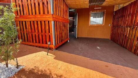 CABANA COM TEMÁTICA COUNTRY C/ HIDRO EXTERNA AQUECIDA E CINE NO QUARTO