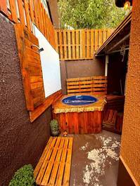 CABANA COM TEMÁTICA COUNTRY C/ HIDRO EXTERNA AQUECIDA E CINE NO QUARTO