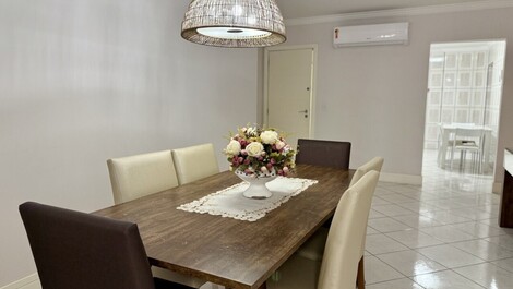 Apartment with sea view for seasonal rental.