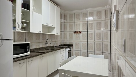 Apartment with sea view for seasonal rental.