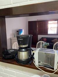 Cafeteira, sanduicheira e torradeira