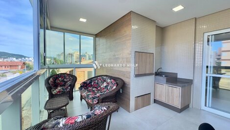 Apartamento Completo na Quadra do Mar em Praia de Palmas
