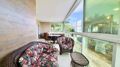 Apartamento Completo na Quadra do Mar em Praia de Palmas