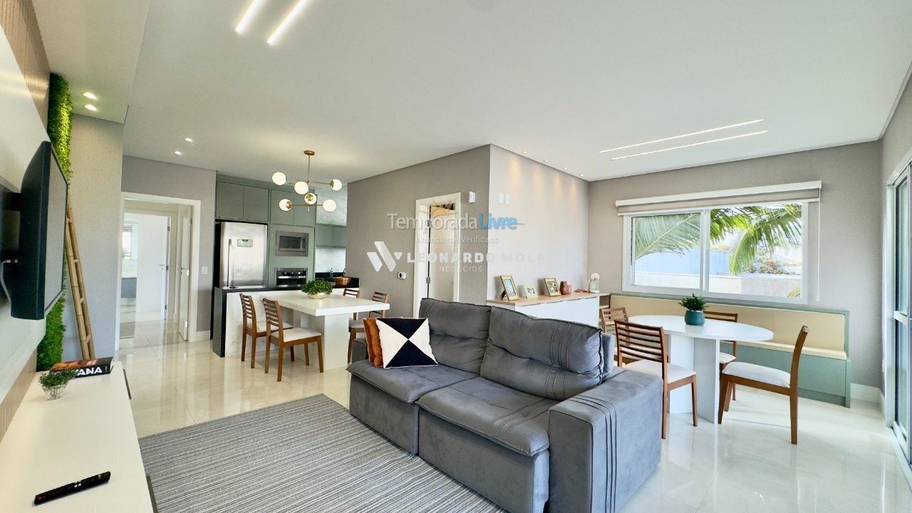 Apartamento para aluguel de temporada em Governador Celso Ramos (Praia de Palmas)