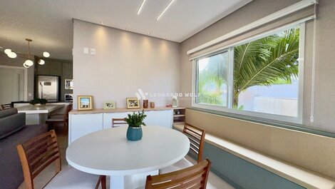 Apartamento Completo na Quadra do Mar em Praia de Palmas
