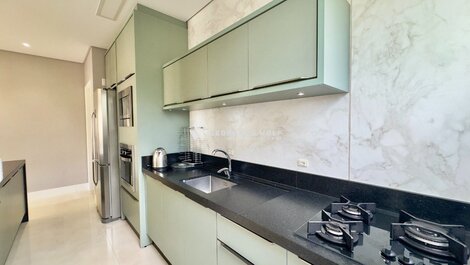 Apartamento Completo na Quadra do Mar em Praia de Palmas