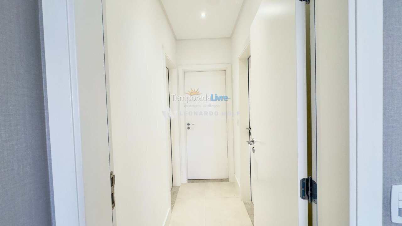 Apartamento para aluguel de temporada em Governador Celso Ramos (Praia de Palmas)