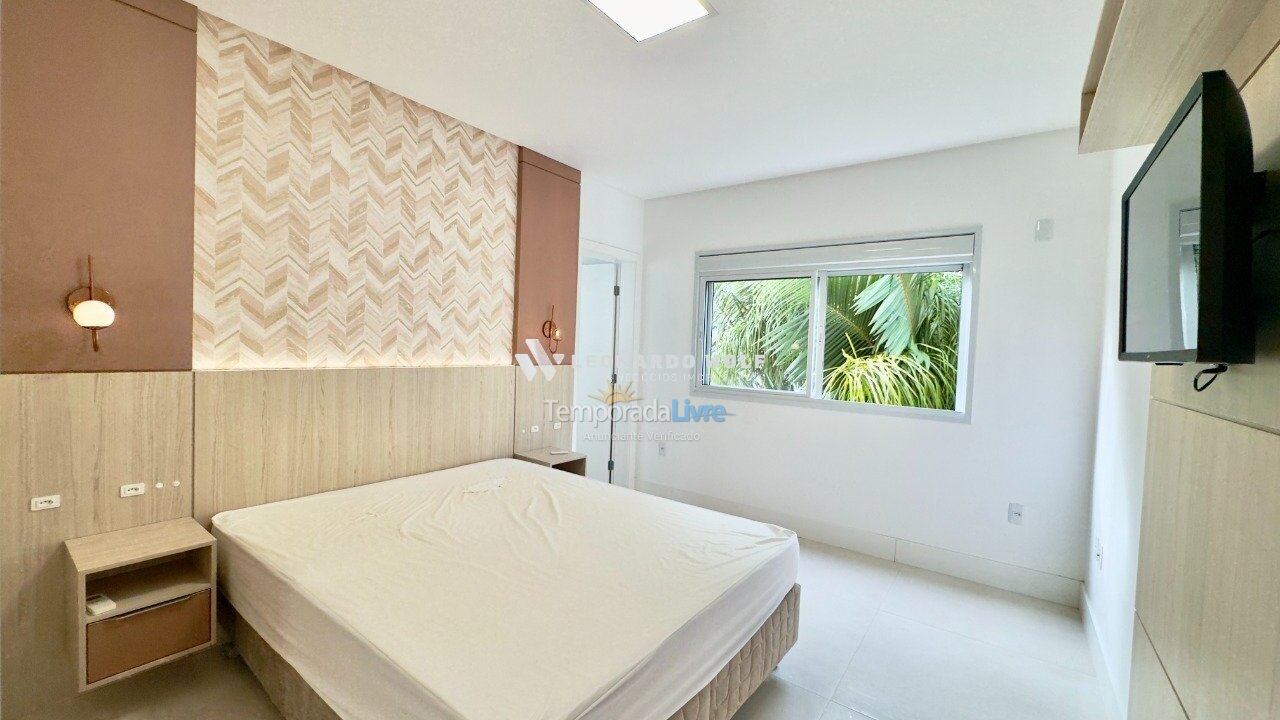 Apartamento para aluguel de temporada em Governador Celso Ramos (Praia de Palmas)
