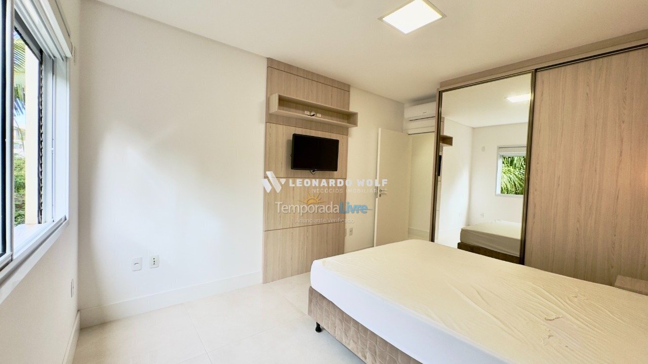 Apartamento para aluguel de temporada em Governador Celso Ramos (Praia de Palmas)