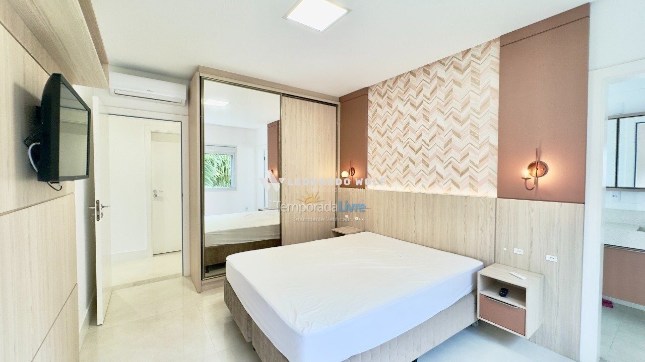 Apartamento para aluguel de temporada em Governador Celso Ramos (Praia de Palmas)