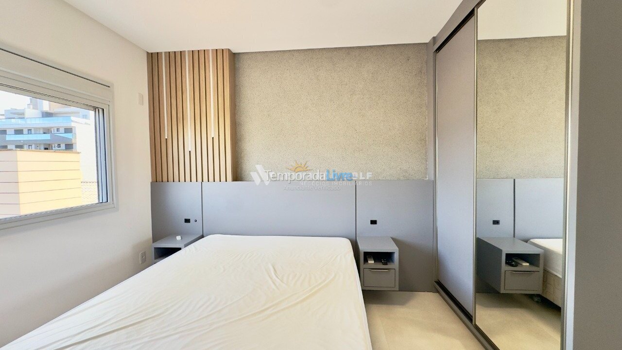 Apartamento para aluguel de temporada em Governador Celso Ramos (Praia de Palmas)