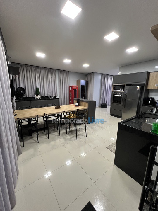 Casa para aluguel de temporada em São Francisco do Sul (Ubatuba)