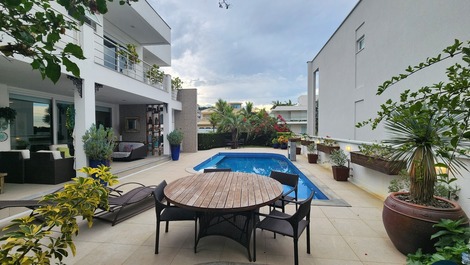 Casa de lujo a 100 m de la playa de Jurerê Internacional