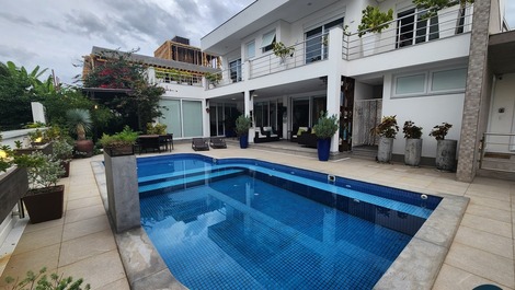 Casa de lujo a 100 m de la playa de Jurerê Internacional