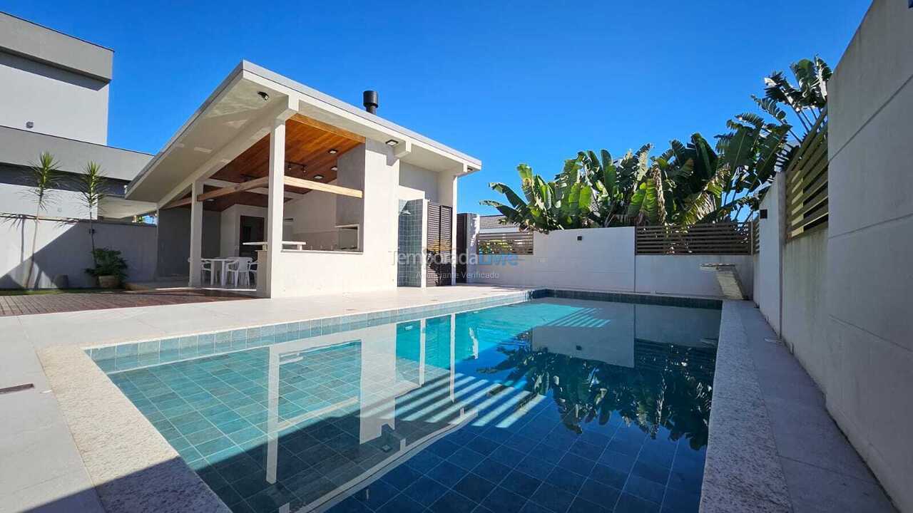Casa para aluguel de temporada em Florianopolis (Jurerê Internacional)