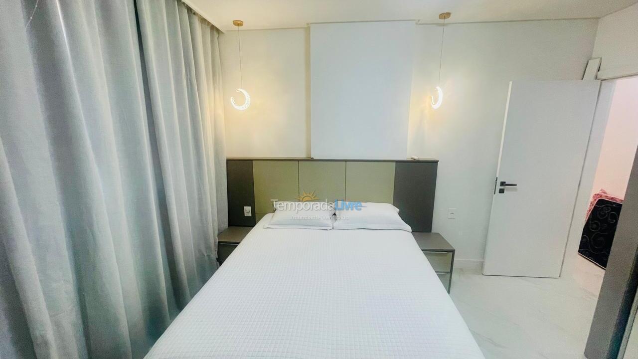 Apartamento para aluguel de temporada em Itapema (Meia Praia Frente Mar)