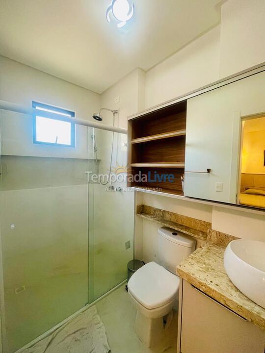 Apartamento para aluguel de temporada em Itapema (Meia Praia Frente Mar)