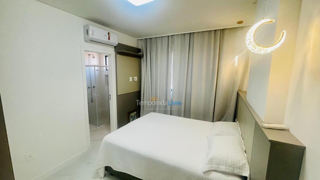 Apartamento para aluguel de temporada em Itapema (Meia Praia Frente Mar)
