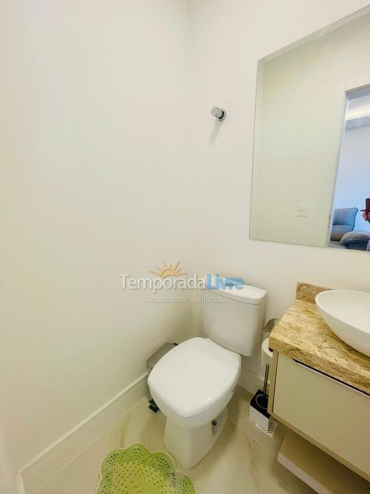 Apartamento para aluguel de temporada em Itapema (Meia Praia Frente Mar)