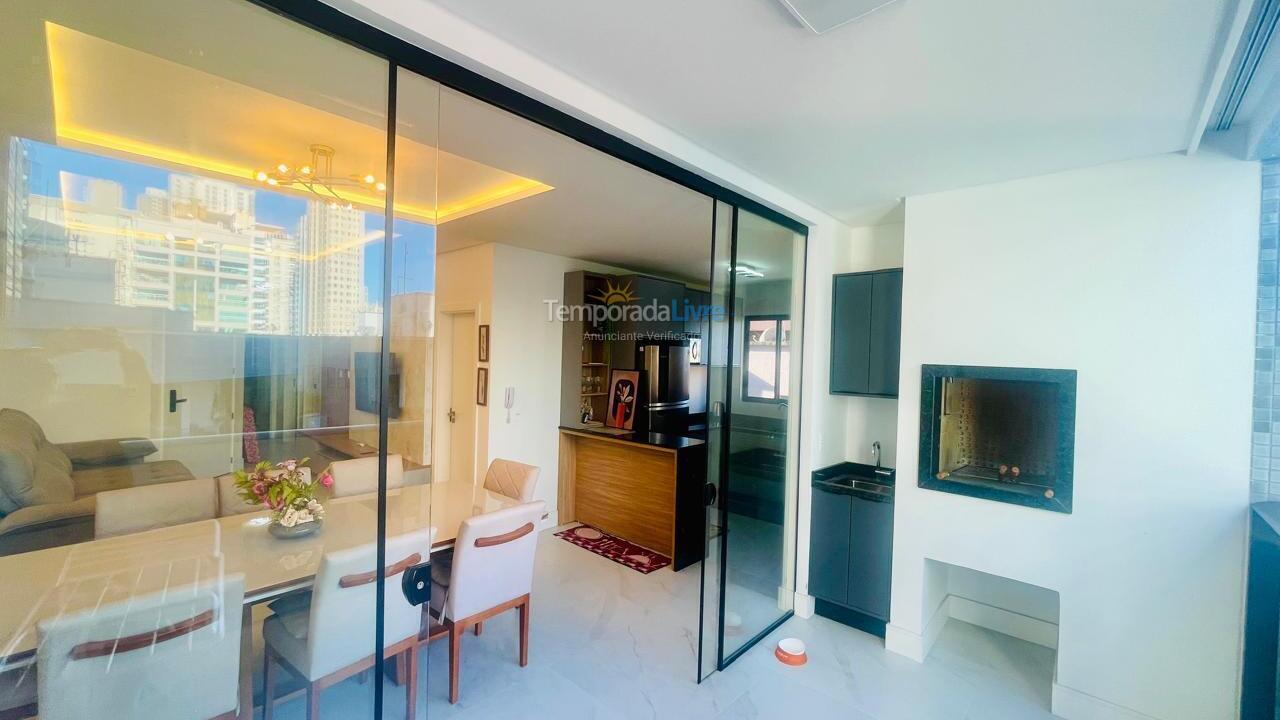 Apartamento para aluguel de temporada em Itapema (Meia Praia Frente Mar)