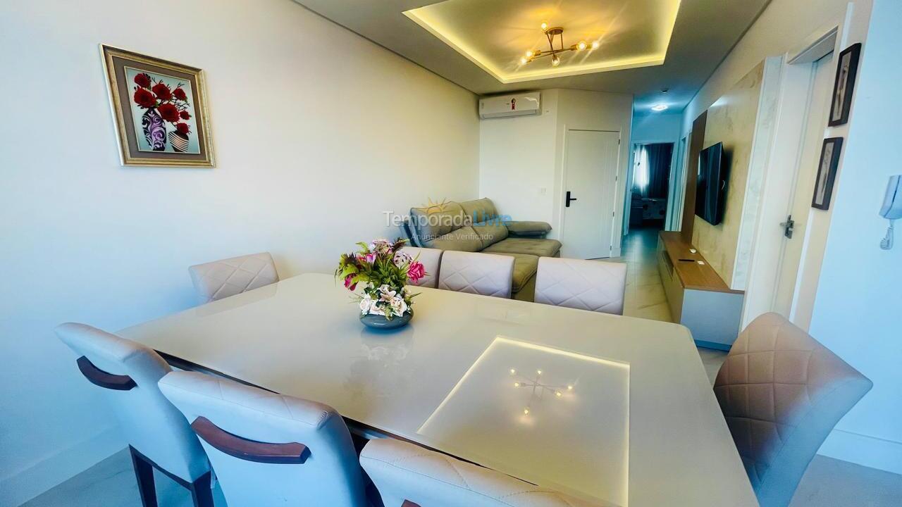 Apartamento para aluguel de temporada em Itapema (Meia Praia Frente Mar)