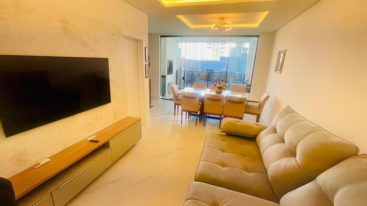 Apartamento para aluguel de temporada em Itapema (Meia Praia Frente Mar)