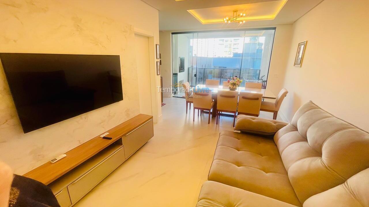 Apartamento para aluguel de temporada em Itapema (Meia Praia Frente Mar)
