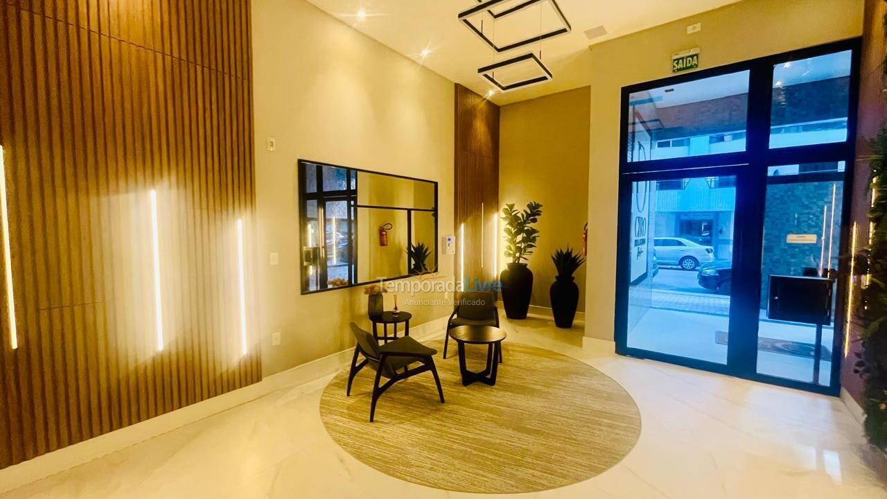 Apartamento para aluguel de temporada em Itapema (Meia Praia Frente Mar)