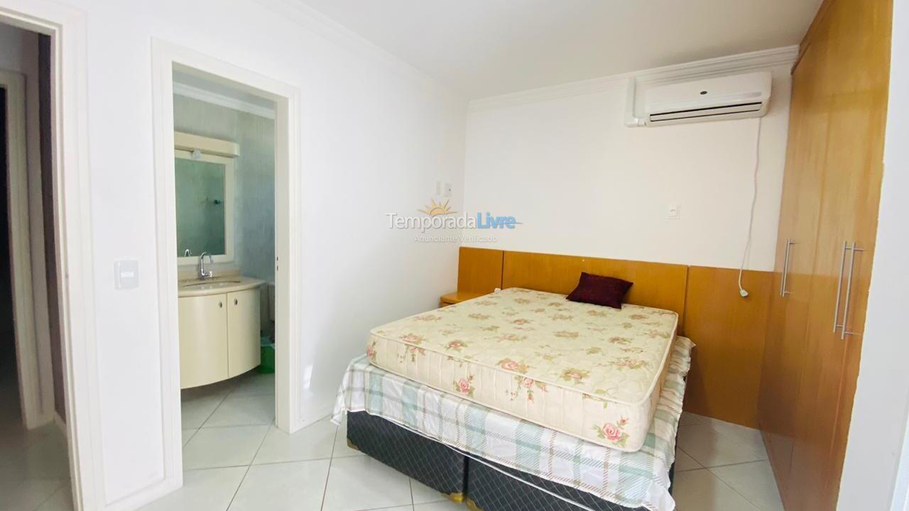Apartamento para aluguel de temporada em Itapema (Meia Praia Quadra do Mar)