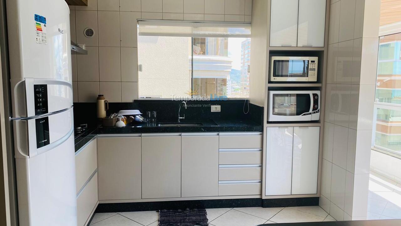 Apartamento para aluguel de temporada em Itapema (Meia Praia Quadra do Mar)