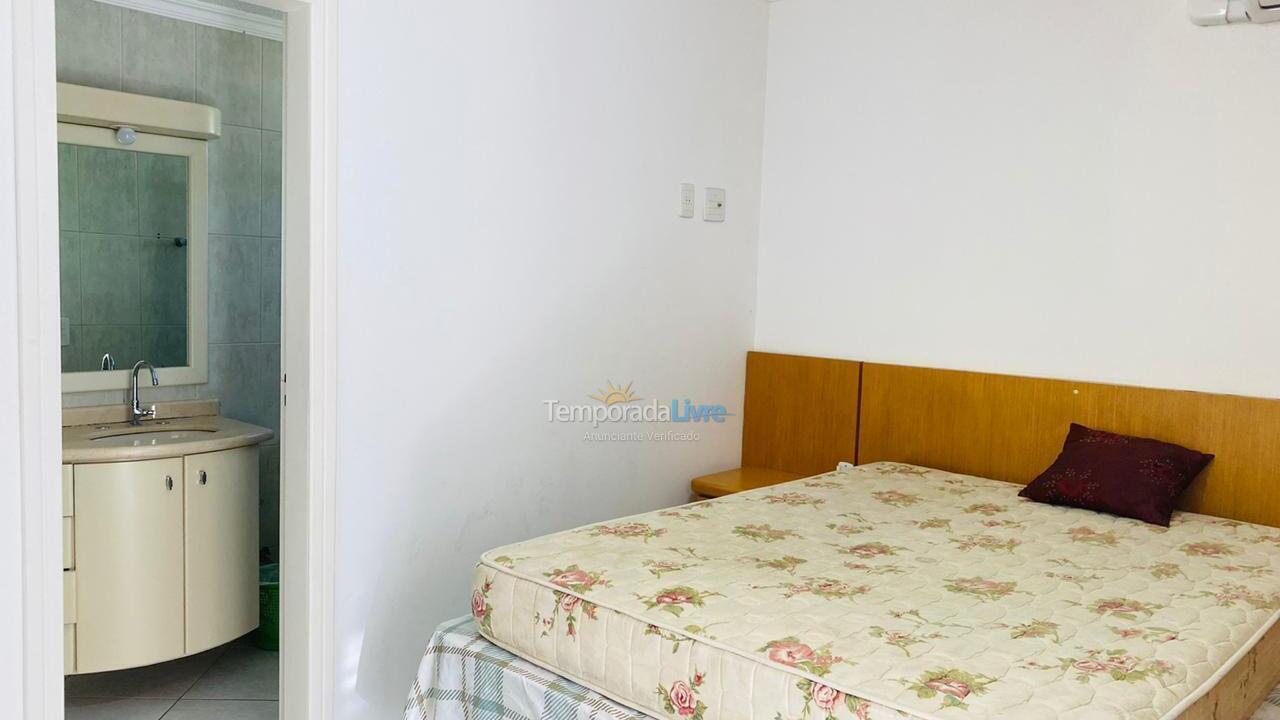 Apartamento para aluguel de temporada em Itapema (Meia Praia Quadra do Mar)